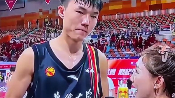 小伙子很勇👀张高铭：打了这么久我们都没人抽筋 反观清华……