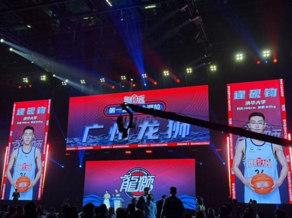 龙狮选择了来自清华大学的逄砚钧！欢迎今日首位新同事💪😘