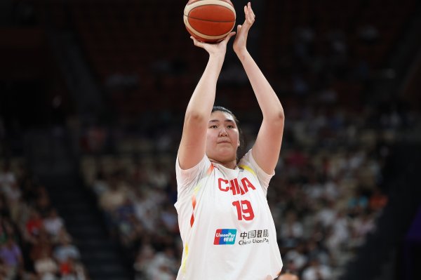 发挥稳定！张子宇14中7&罚球4中3拿17分9篮板球   抢4个前场板