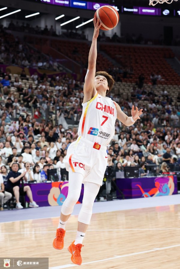 串联全队！杨力维6投3中 得到7分2篮板球  9助功  1抄截