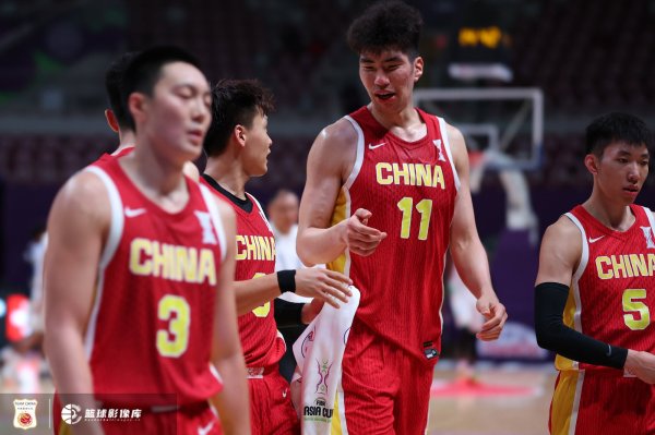 媒体人：我们的确分入亚洲杯最弱小组 残阵依然保有阵形    深度优势