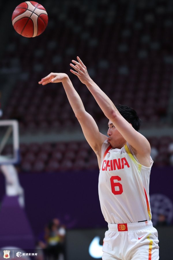 媒体人：我们的护筐能力确实有缺陷 这是一支攻强于守的中国男篮