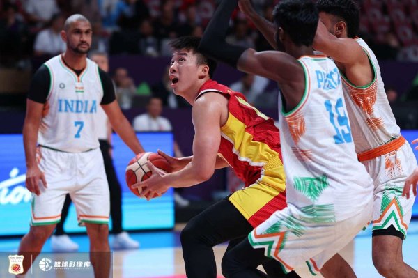 媒体人：小组赛练级结束 接下来是真刀真枪较量 我们还是一场场拼