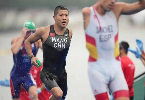 一位钢铁般的男人 铁人王家超改写了中国体育史