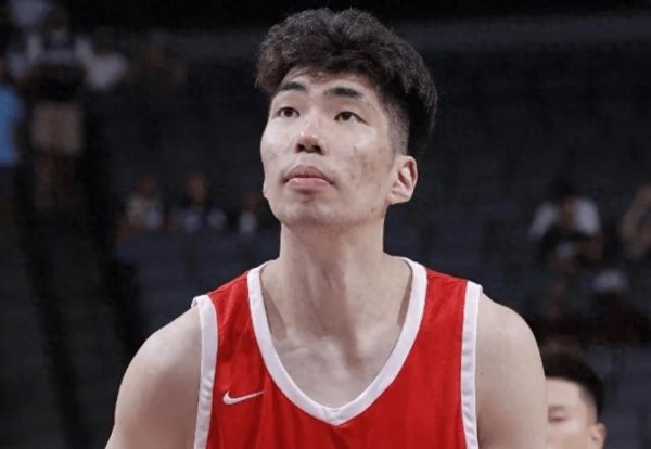 余嘉豪: 去西班牙因为打法不同还有希望国家队能有更多不同体系