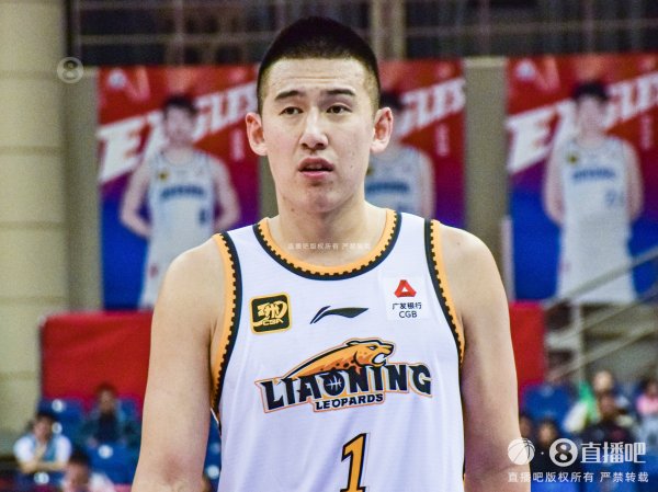 媒体人：付豪赛前热身  赛遭张益炅抱摔 好在检查后显示无结构性损伤