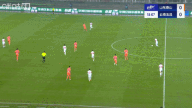 神扑！第18分钟，王大雷扑出叶楚贵近距离顶球攻门