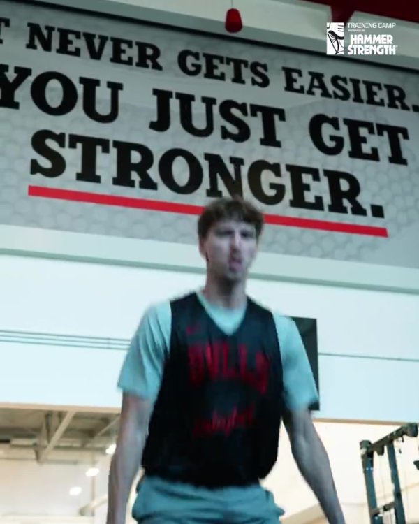 公牛晒球队练习  视频：健身运动练习      房集合💪🔥都别迟到哦😜