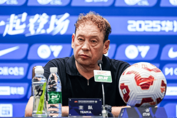 斯卢茨基: 做出轮换的决定是基于现实考量;今年和去年不同