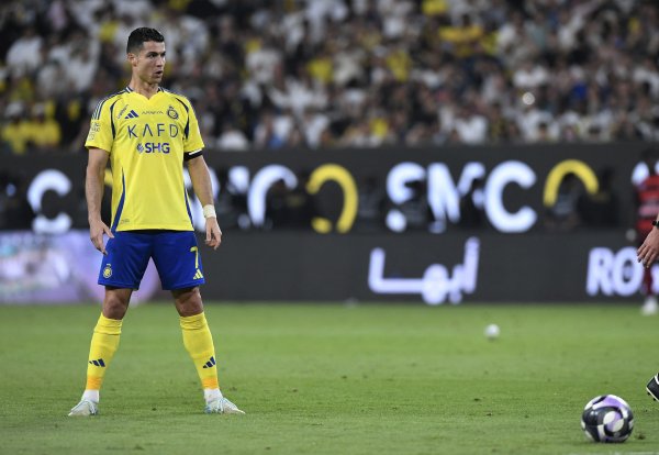 交手皇马？C罗加盟新月接近官宣 球员希望参加世俱杯