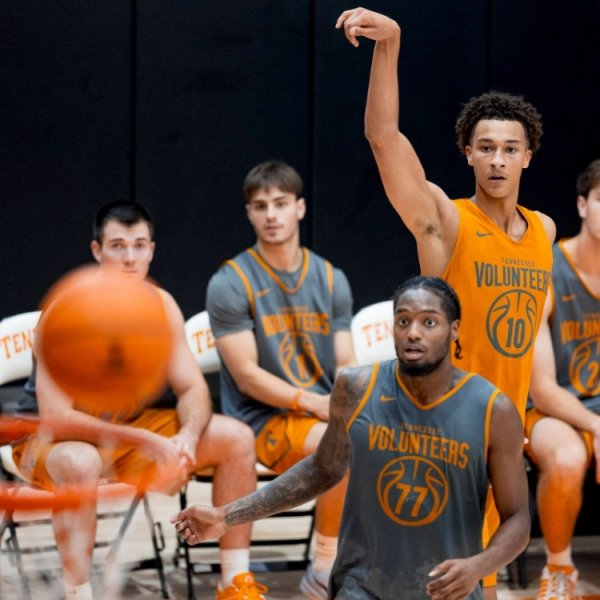 25届全美第四！37名NBA球探现场观看阿门特的大学透明  练习  日