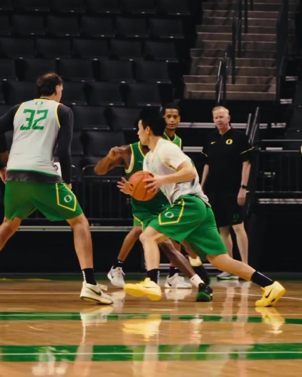 俄勒冈大学官方晒林葳练习  视频 掩护配合后标志性骤停  跳投打进