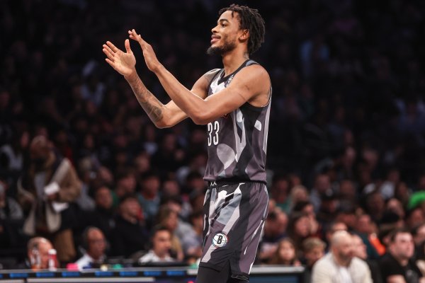 全能内线！克拉克斯顿8中5拿到12分9板5助