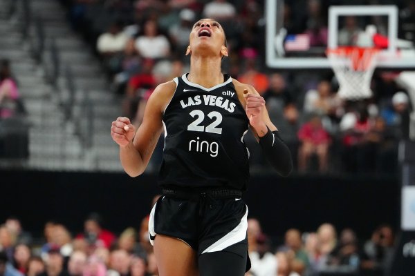 砍31分9板带队夺魁  ！特雷-杨发推：阿贾就是GOAT！毫无疑问！