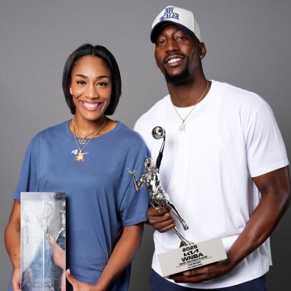 生涯第三冠！热火官推晒阿德巴约和阿贾合照祝贺后者夺魁