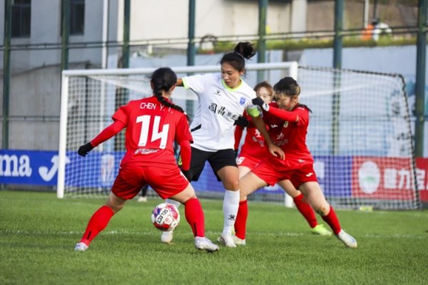 广西平果呗侬女足提前一轮夺得女甲第一名  ，成广西历史首支女超队伍