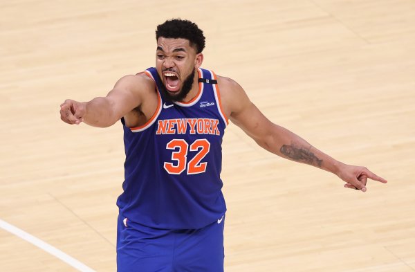 唐斯：狼管有天非要来我家送东西 一进门就告诉我我被交易了