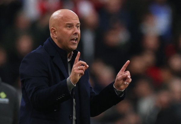 范登贝尔赫：效力利物浦时期我有几次回家就哭 斯洛特曾挽留我