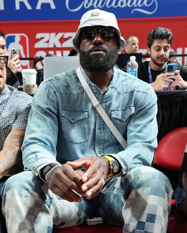 名记：詹姆斯及其商业伙伴已退赛50亿刀的全新国际篮球赛  职业联赛  计划