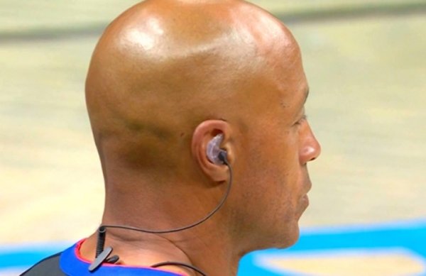 Stein：NBA将逐步让裁判    戴耳麦执裁 但今天的揭幕战不会启用