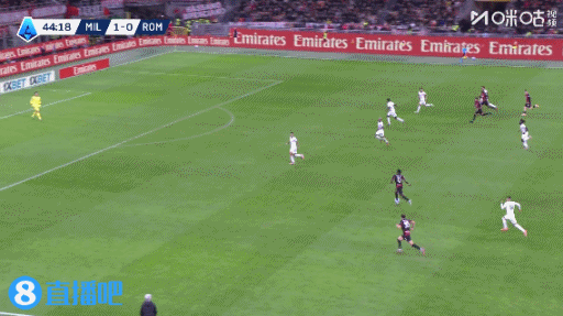 米兰绝佳机会，福法纳打偏后跪地不敢相信