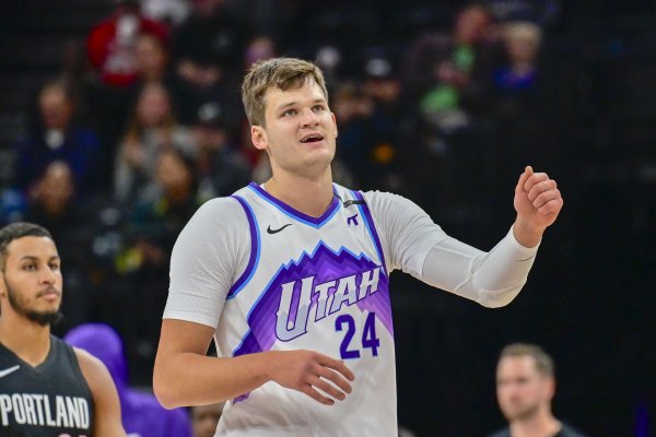 怎么投怎么进！爵士上半场三分命中率高达57.1% 把快船投懵了